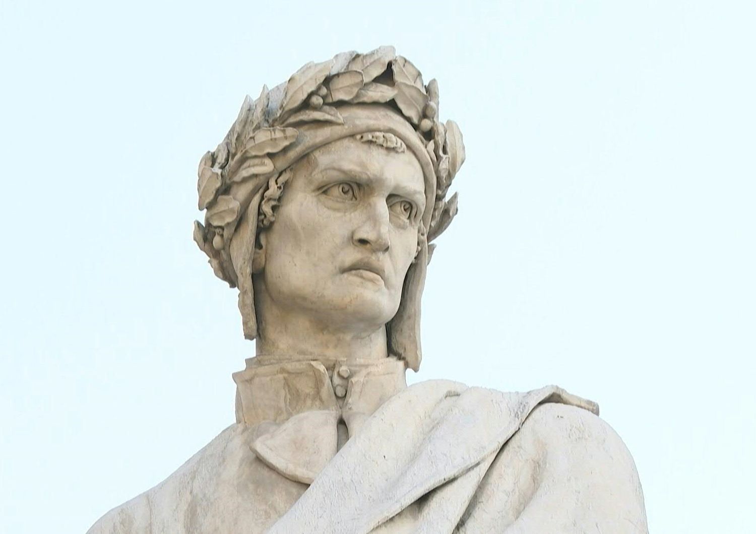La statua di Dante Alighieri a Firenze