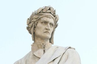 La statua di Dante Alighieri a Firenze