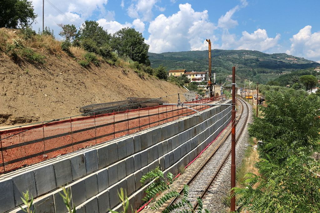 &nbsp;Ferrovia Pistoia-Lucca