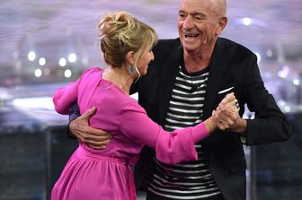 Raoul Casadei balla con Luciana Littizzetto durante una puntata di &quot;Che tempo che fa&quot; del 2017