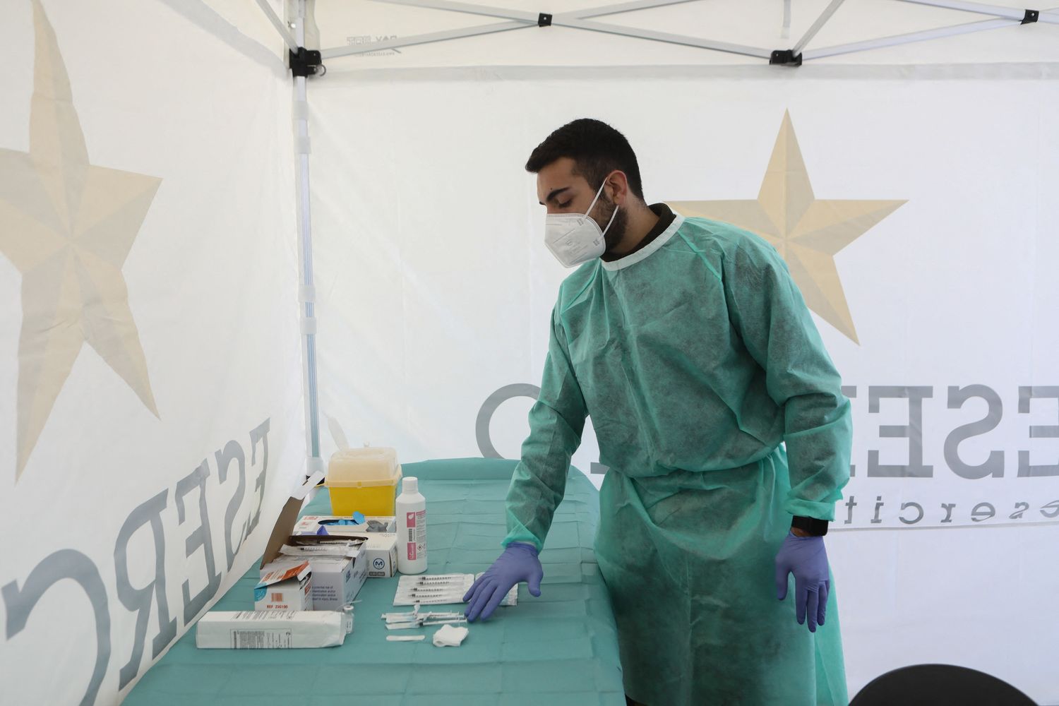 Covid: il centro di vaccinazione drive through inaugurato a Milano