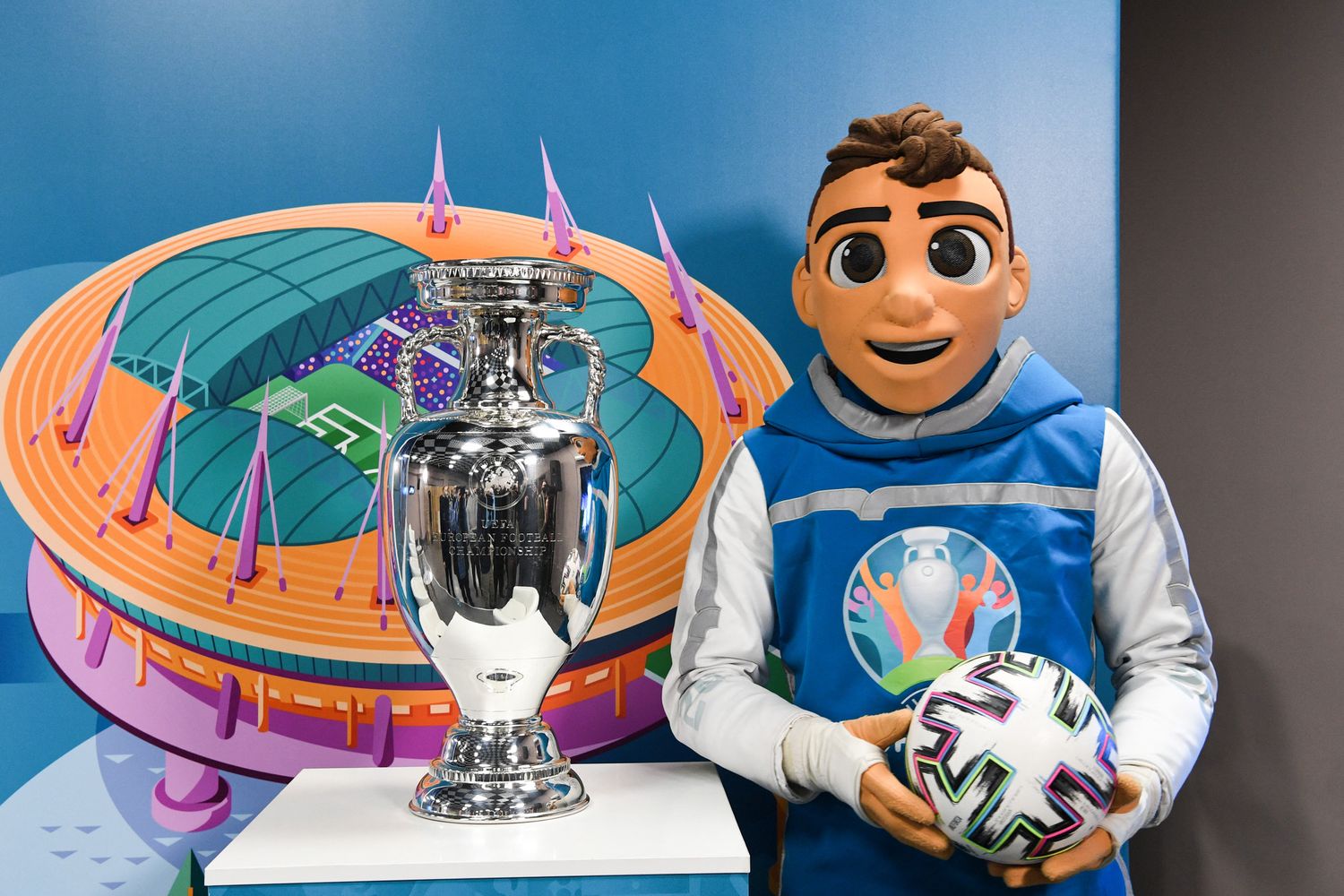 Mascotte e pallone di Euro 2020