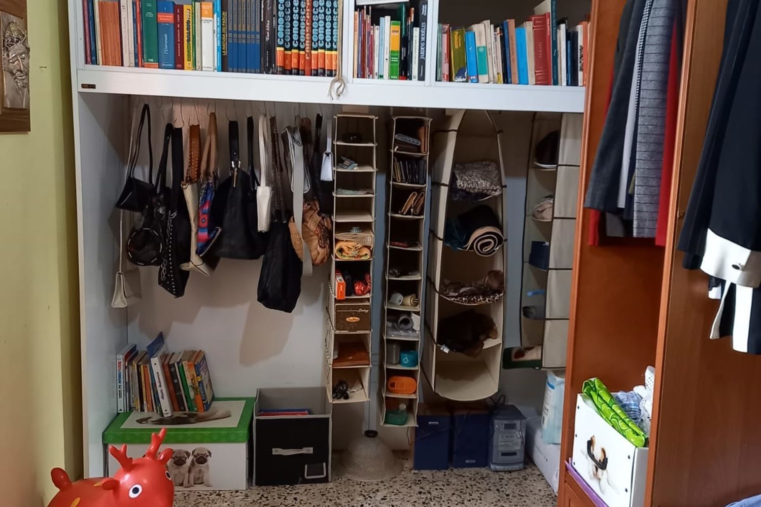 &nbsp;L'interno del negozio gestito da Sonia Genoese