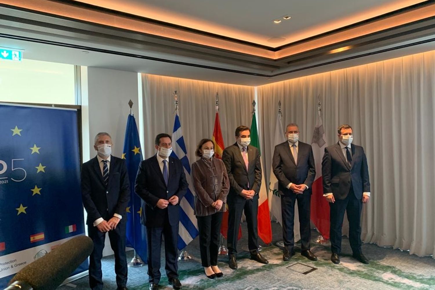 I ministri del Med-5 ad Atene, con il vicepresidente della Commissione europea&nbsp;