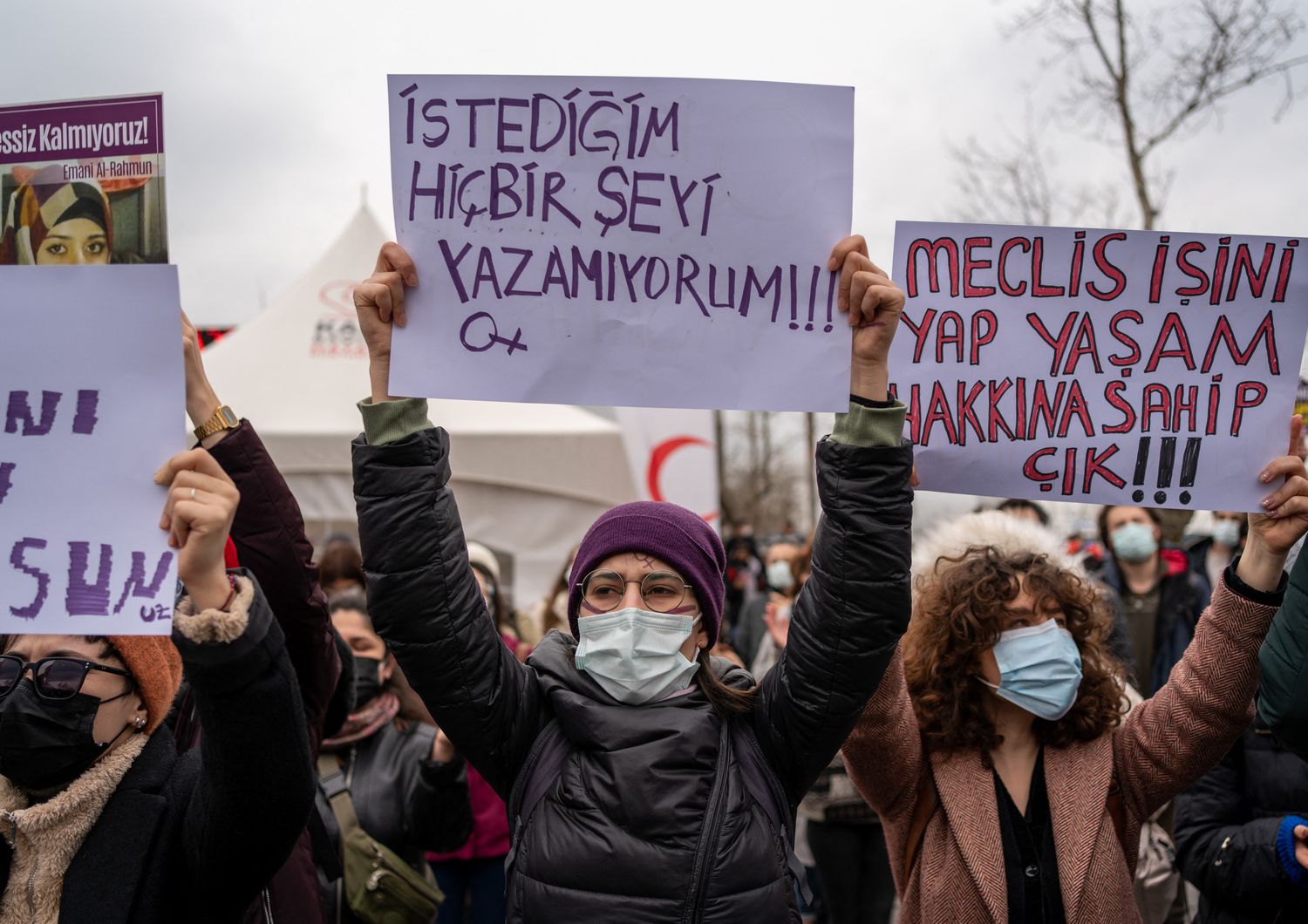 Turchia lascia Convenzione Istanbul migliaia protestano