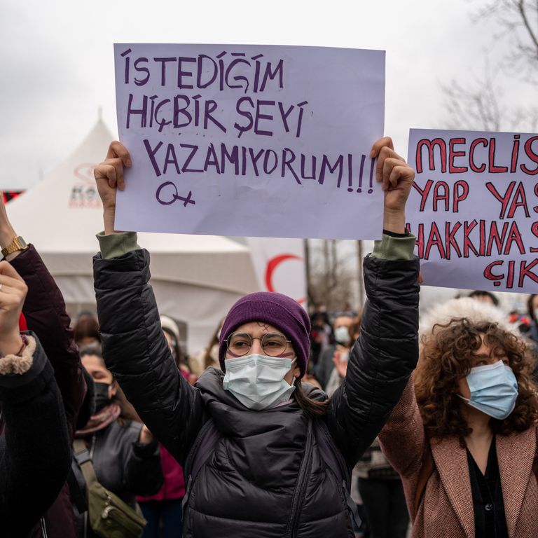 Turchia lascia Convenzione Istanbul migliaia protestano