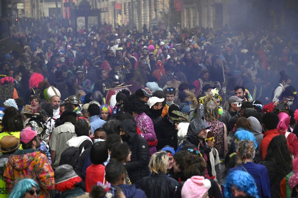 Marsiglia, rivolta contro le mascherine