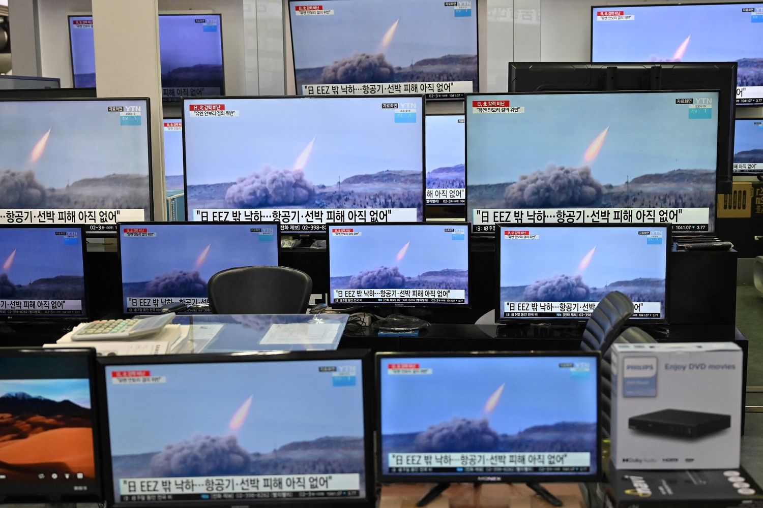 Il lancio dei missili da parte della Corea del Nord trasmesso da televisioni sudcoreane