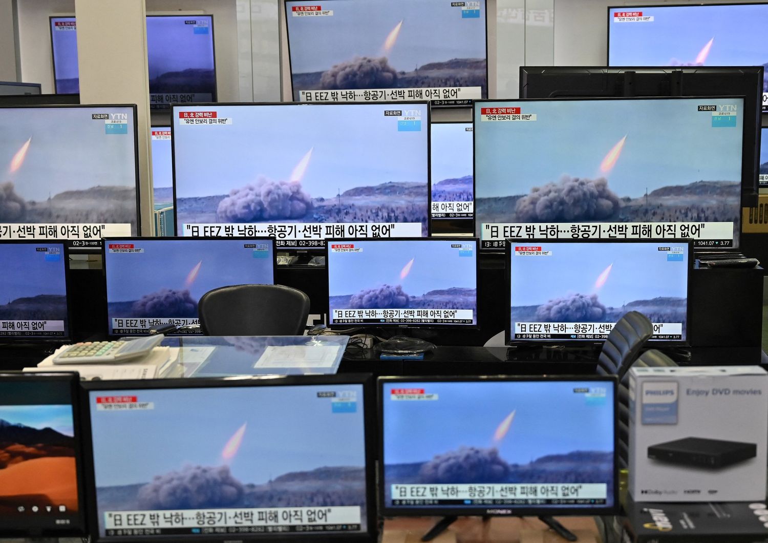 Il lancio dei missili da parte della Corea del Nord trasmesso da televisioni sudcoreane