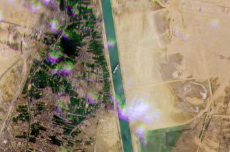 La portacontainer che sta bloccando il Canale di Suez