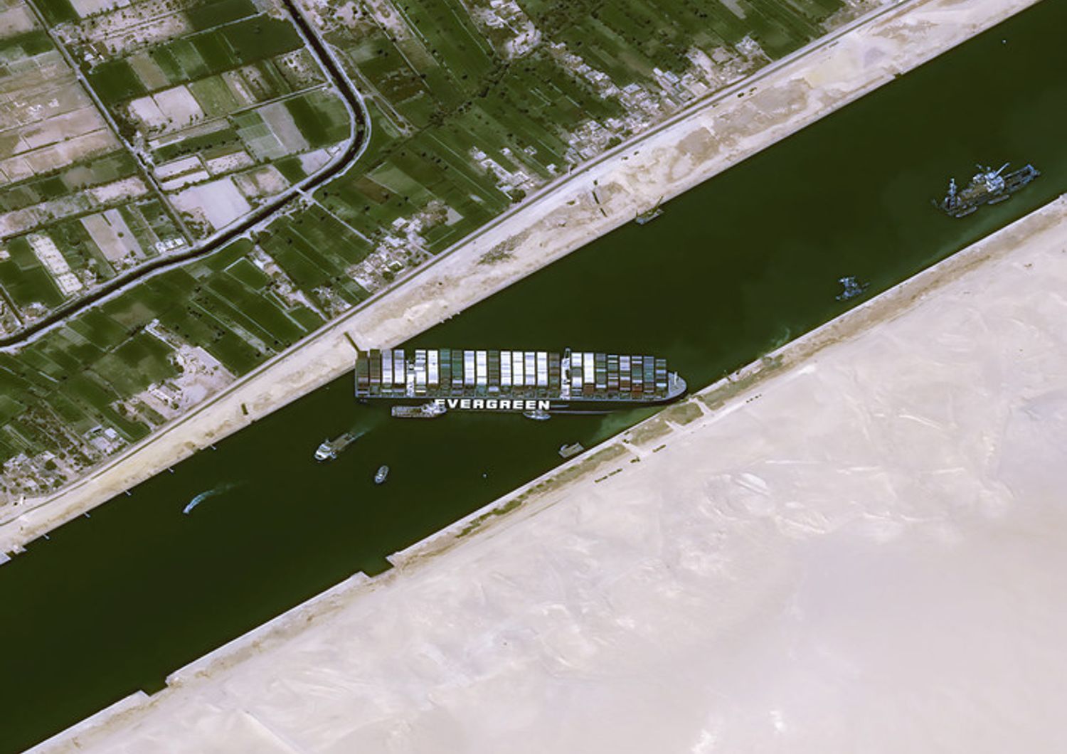 Ever Green, nave battente bandiera panamense incagliata nel Canale di Suez
