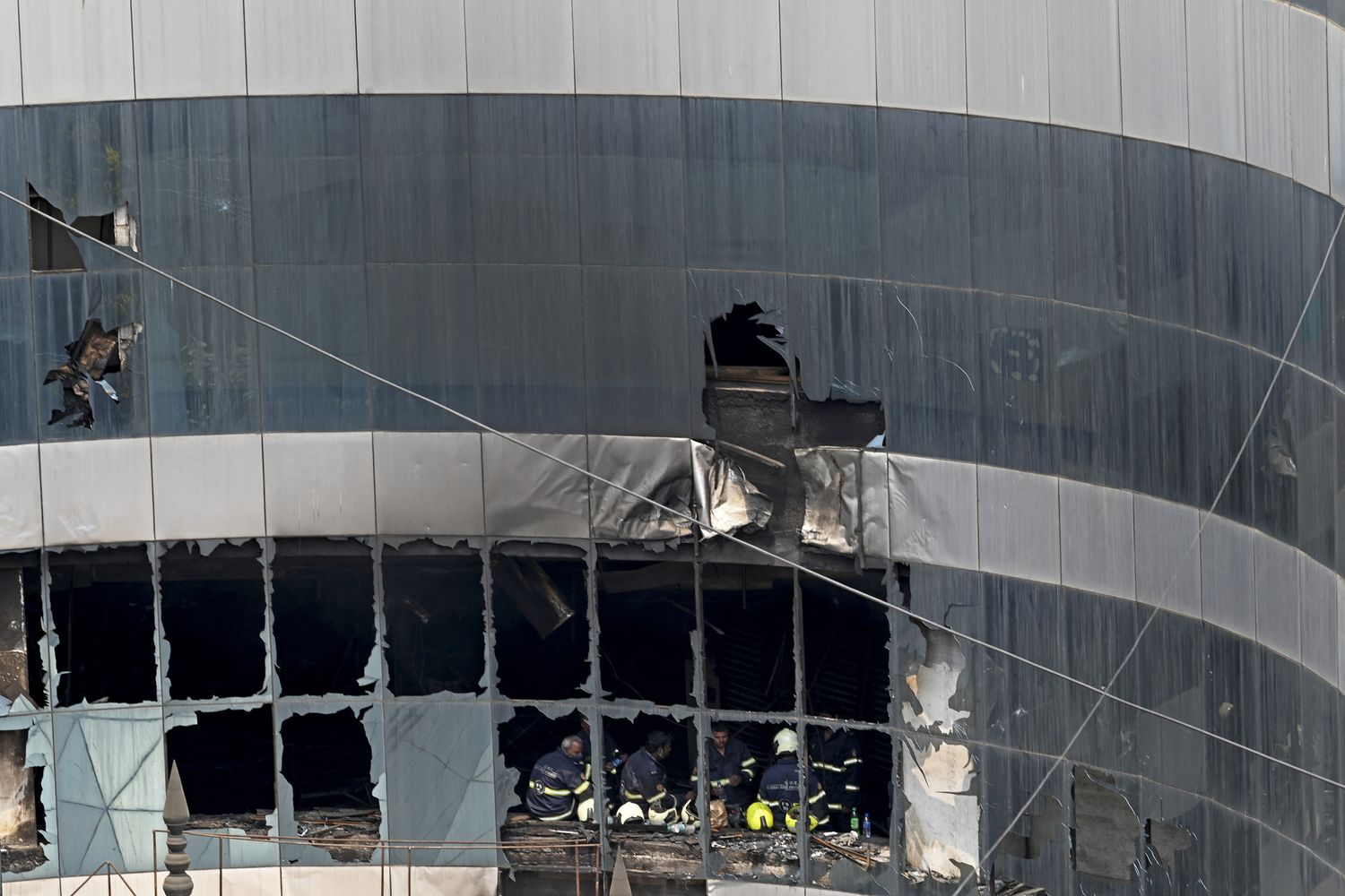 Immagini dell'incendio scoppiato in un ospedale Covid a Mumbai, in India