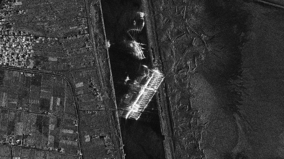 Un&rsquo;immagine del canale di Suez catturata dalla costellazione satellitare italiana COSMO-SkyMed