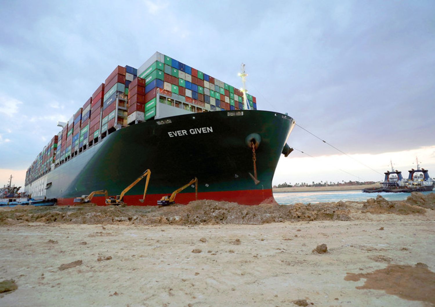 La nave Ever Given bloccata nel Canale di Suez
