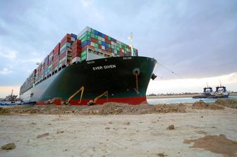 La nave Ever Given bloccata nel Canale di Suez