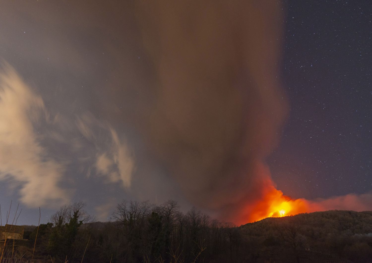 etna eruzione lava nube cenere&nbsp;