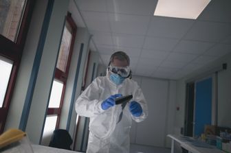brusaferro viola contagi vaccini chiusure