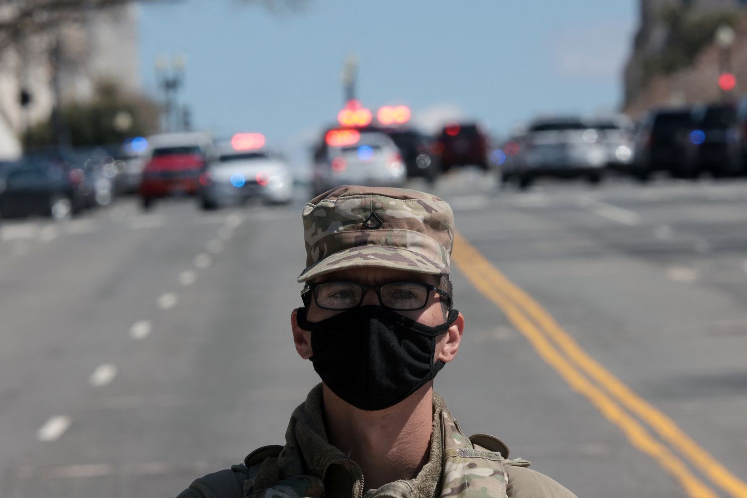 Capitol Hill 2/4/2021. Auto si scaglia contro barriere