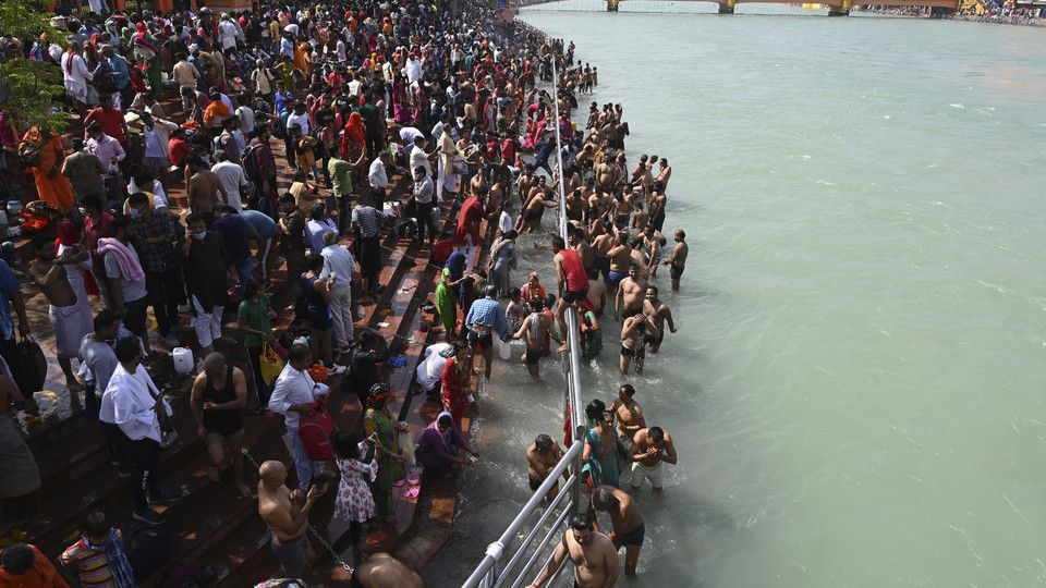&quot;Kumbh&nbsp;Mela&quot; in India, la grande festa ind&ugrave; sul Gange