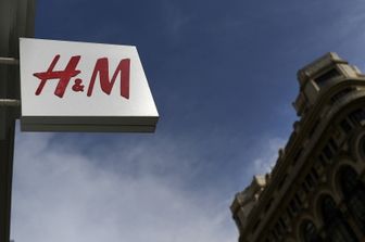 H&amp;M, l'insegna di un negozio a Madrid