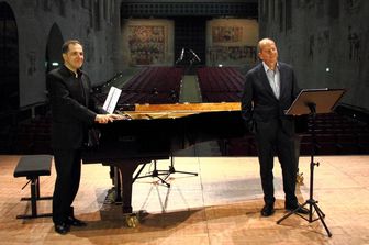 Virman Cusenza (a dx) e il pianista Marco Scolastra&nbsp;