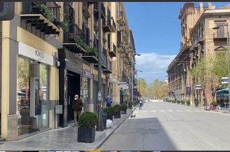 Via Ruggero Settimo, nel centro di Palermo, deserta