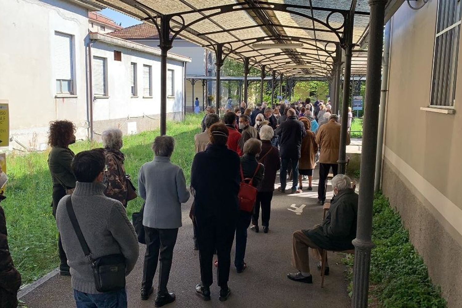 &nbsp;Coda per vaccinarsi a Monza&nbsp;