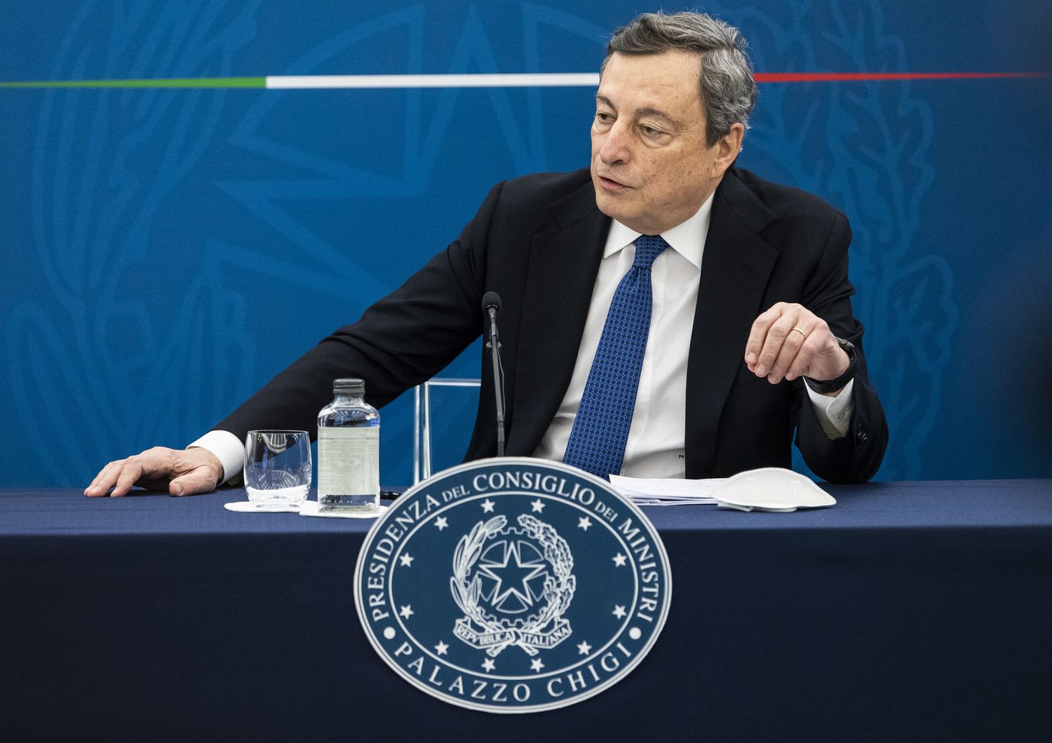 Mario Draghi in conferenza stampa a Palazzo Chigi