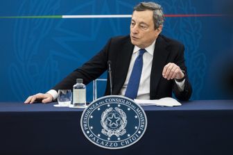 Mario Draghi in conferenza stampa a Palazzo Chigi