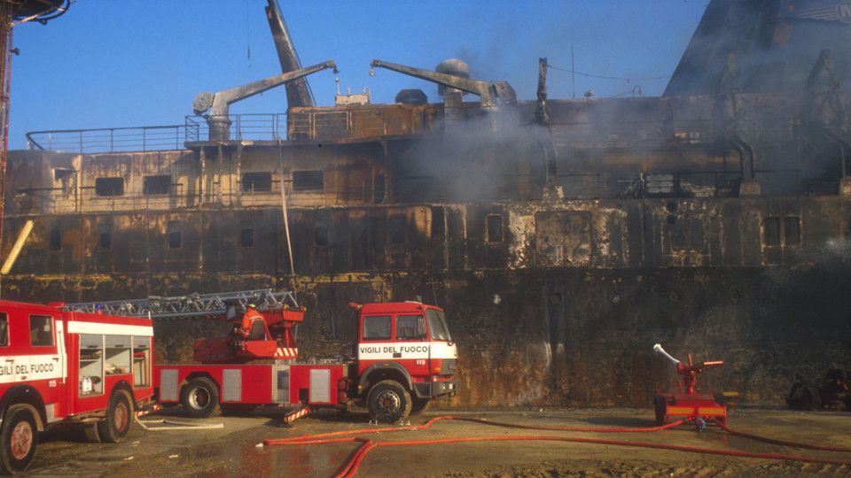 Moby Prince traghetto incendiato - agf