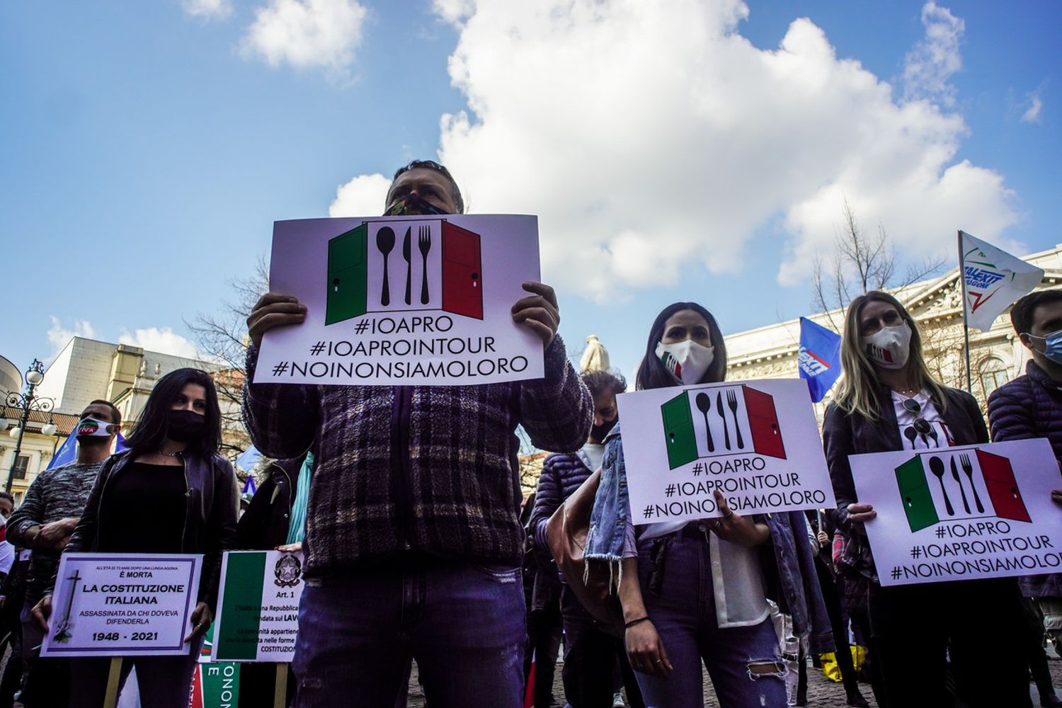 Le proteste per le restrizioni anti-covid