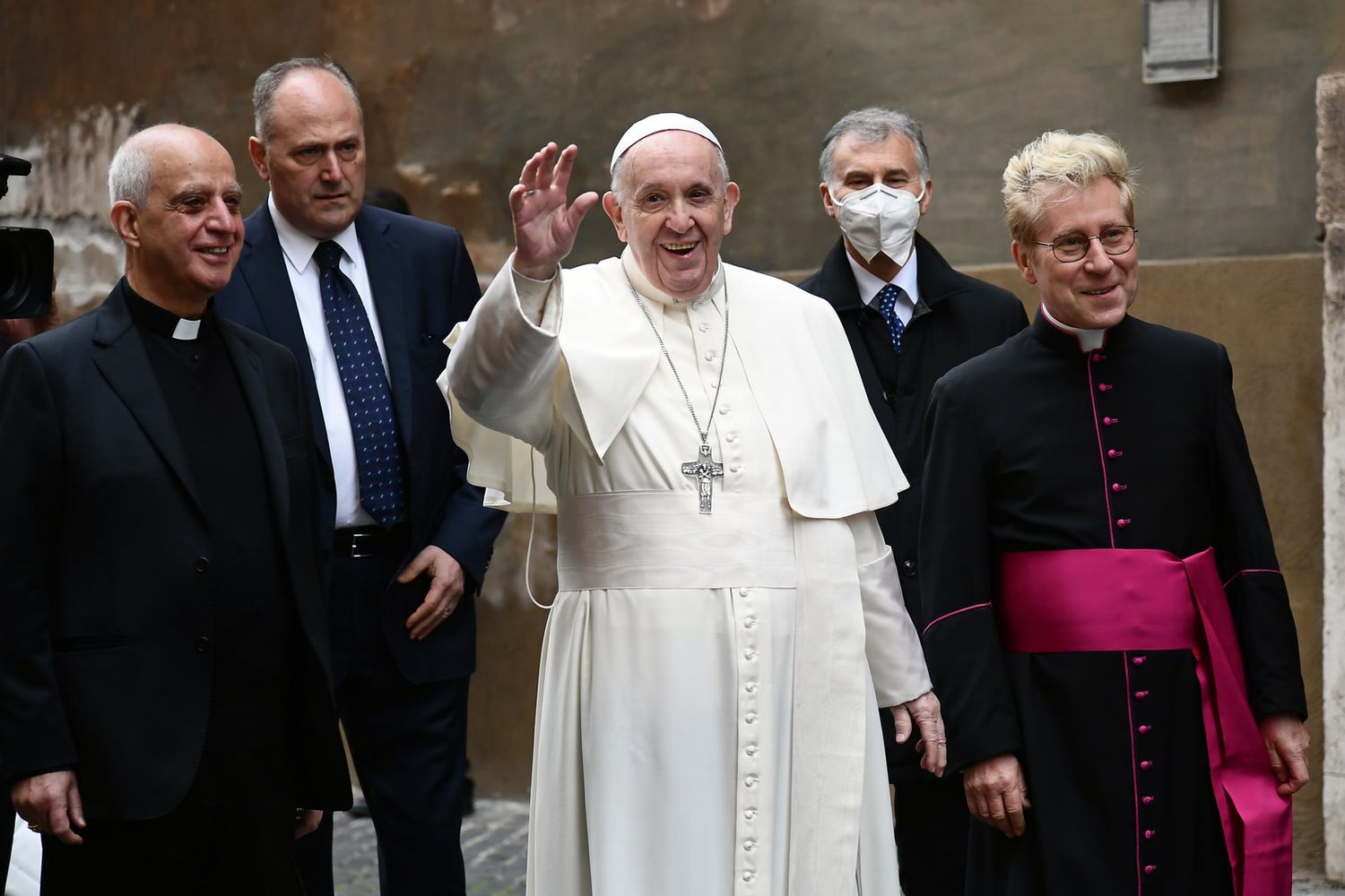 &nbsp;Papa Francesco, messa Festa Divina Misericordia in chiesa di Santo Spirito in Sassia a Roma
