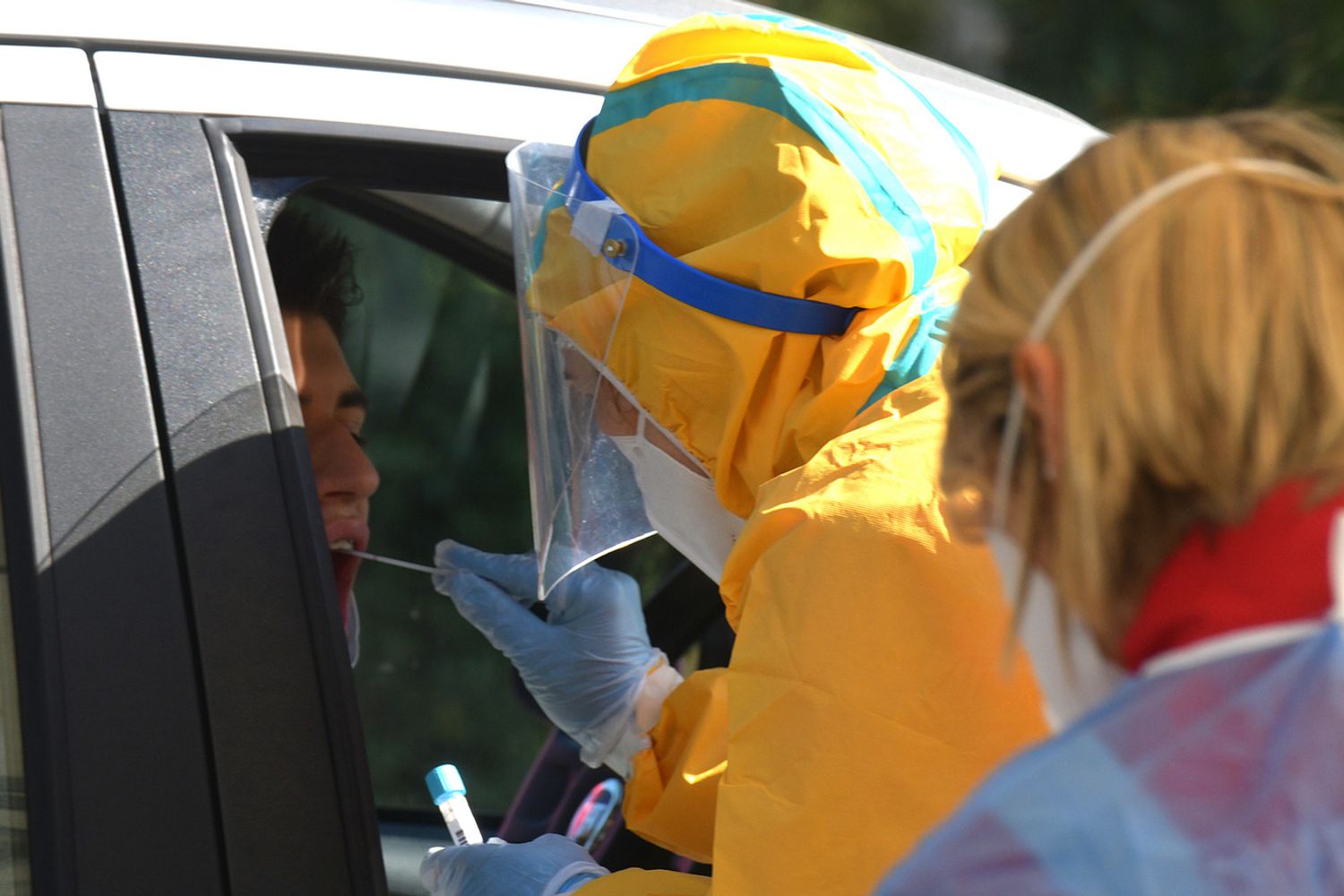 Firenze, parco delle Cascine, postazione tamponi gestita dalla Croce Rossa italiana