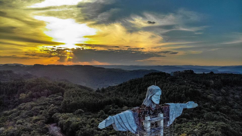 La nuova statua di Cristo&nbsp;in costruzione a Encantado, in Brasile