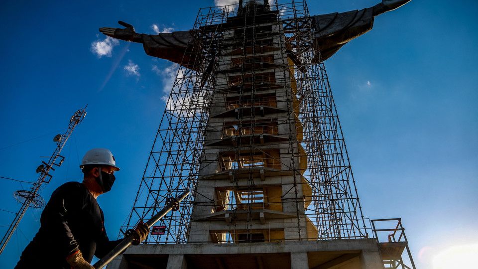 La nuova statua di Cristo&nbsp;in costruzione a Encantado, in Brasile