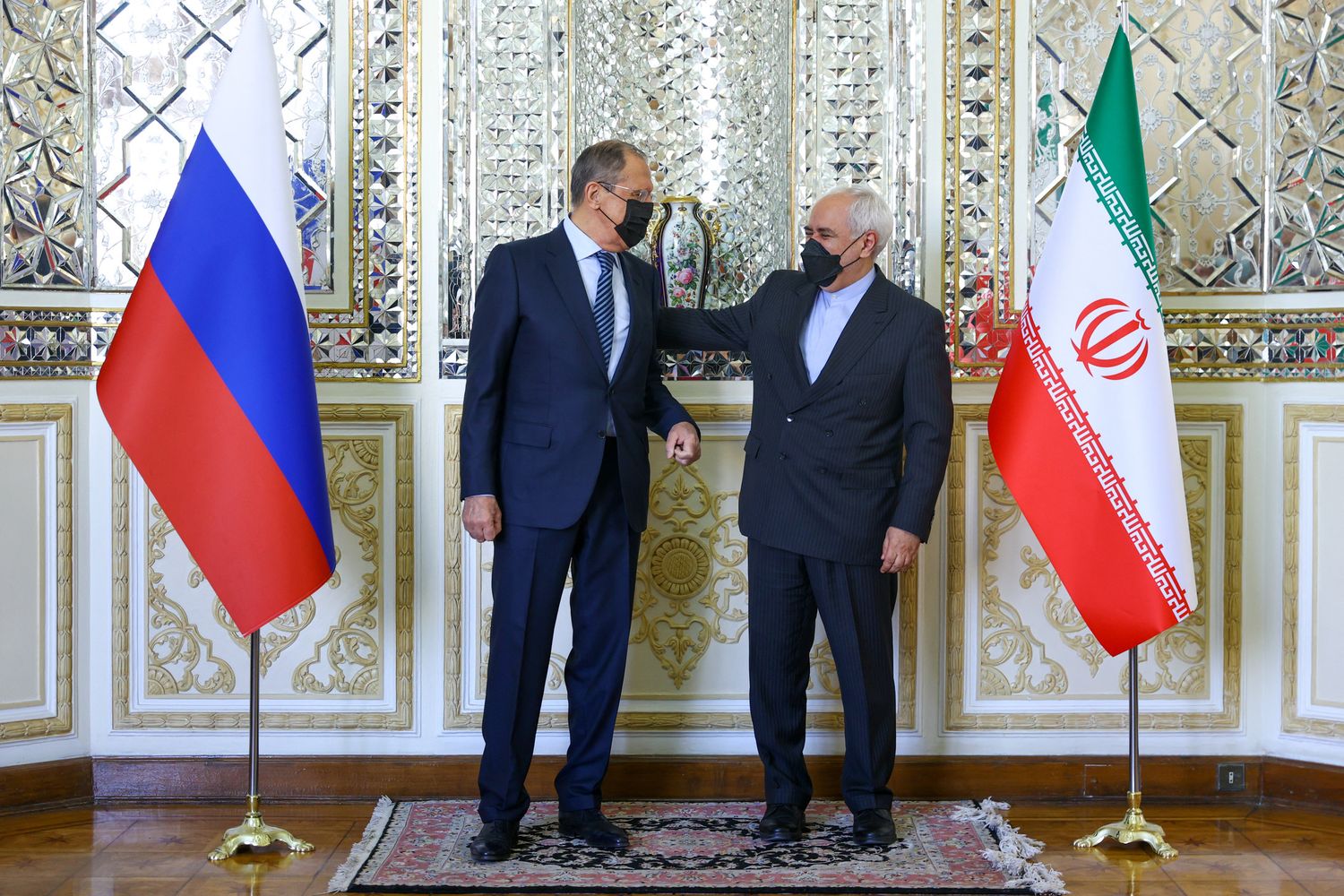Il ministro degli esteri iraniano, Zarif, con il suo omologo russo, Lavrov