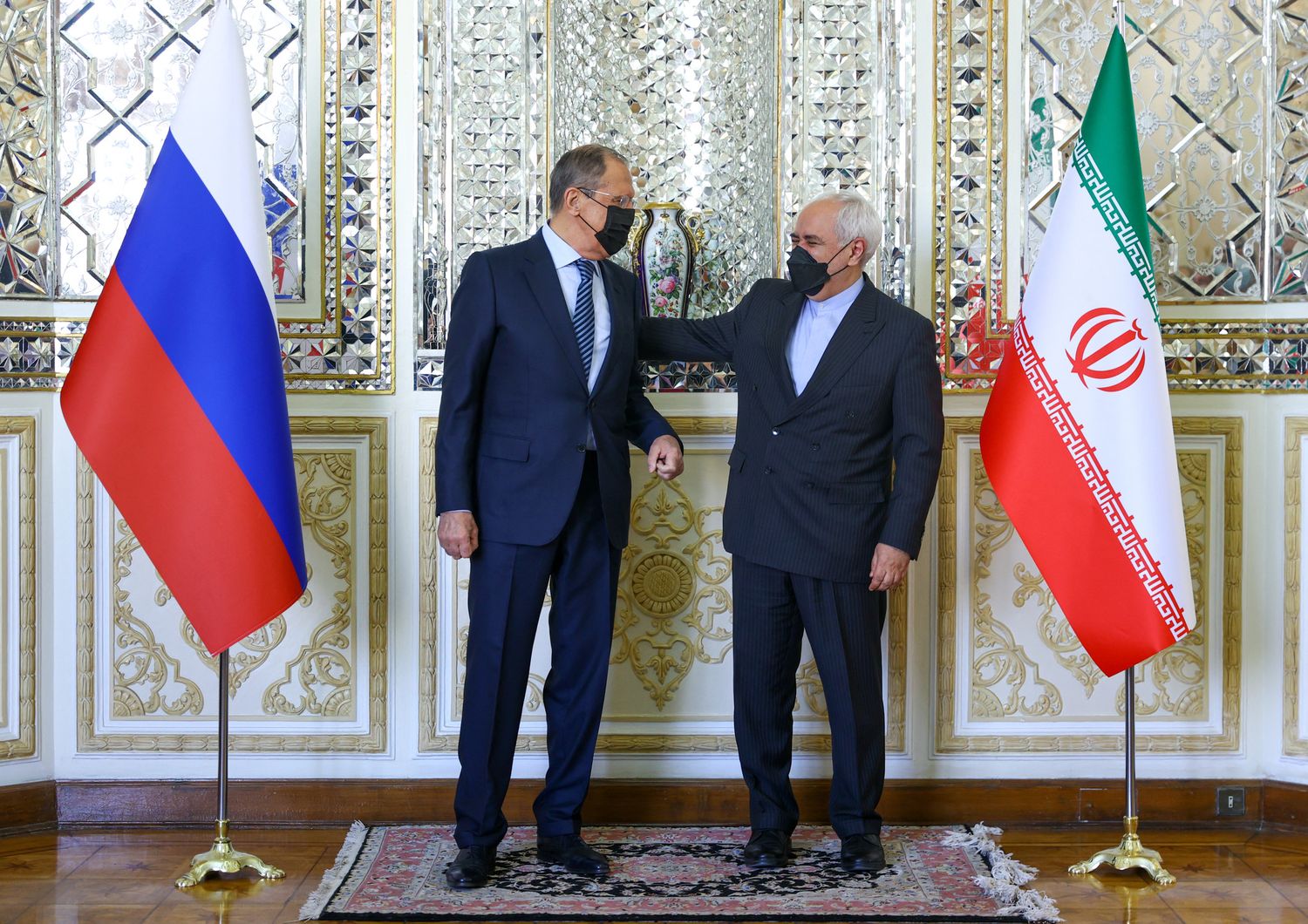 Il ministro degli esteri iraniano, Zarif, con il suo omologo russo, Lavrov