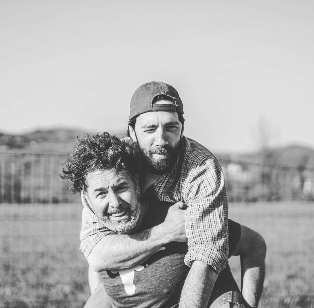 Maurizio Carucci insieme all'amico 'Massi'