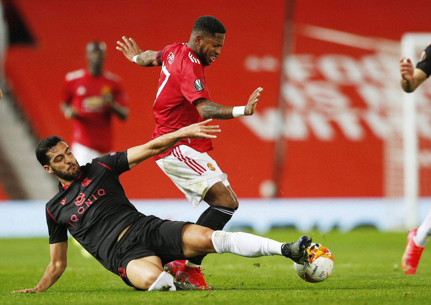 &nbsp;Fred (Manchester United) in azione nell'Old Trafford tappezzato di rosso