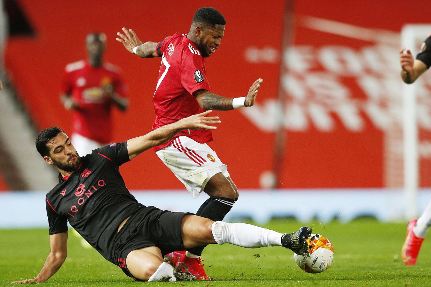 &nbsp;Fred (Manchester United) in azione nell'Old Trafford tappezzato di rosso