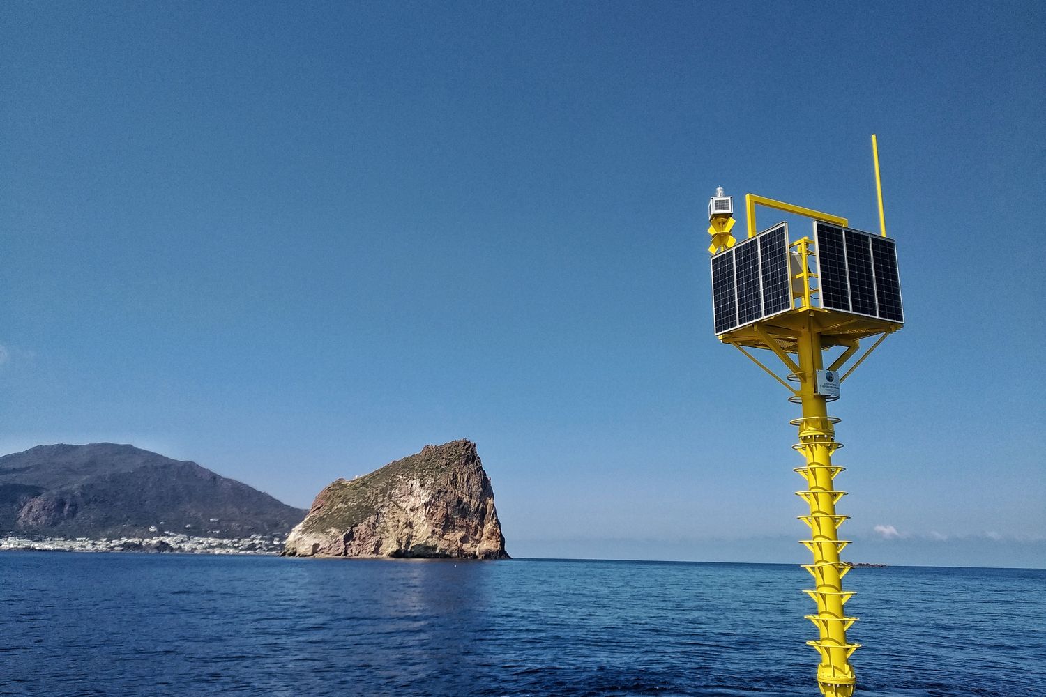 Le acque di Panarea osservata da occhi elettronici