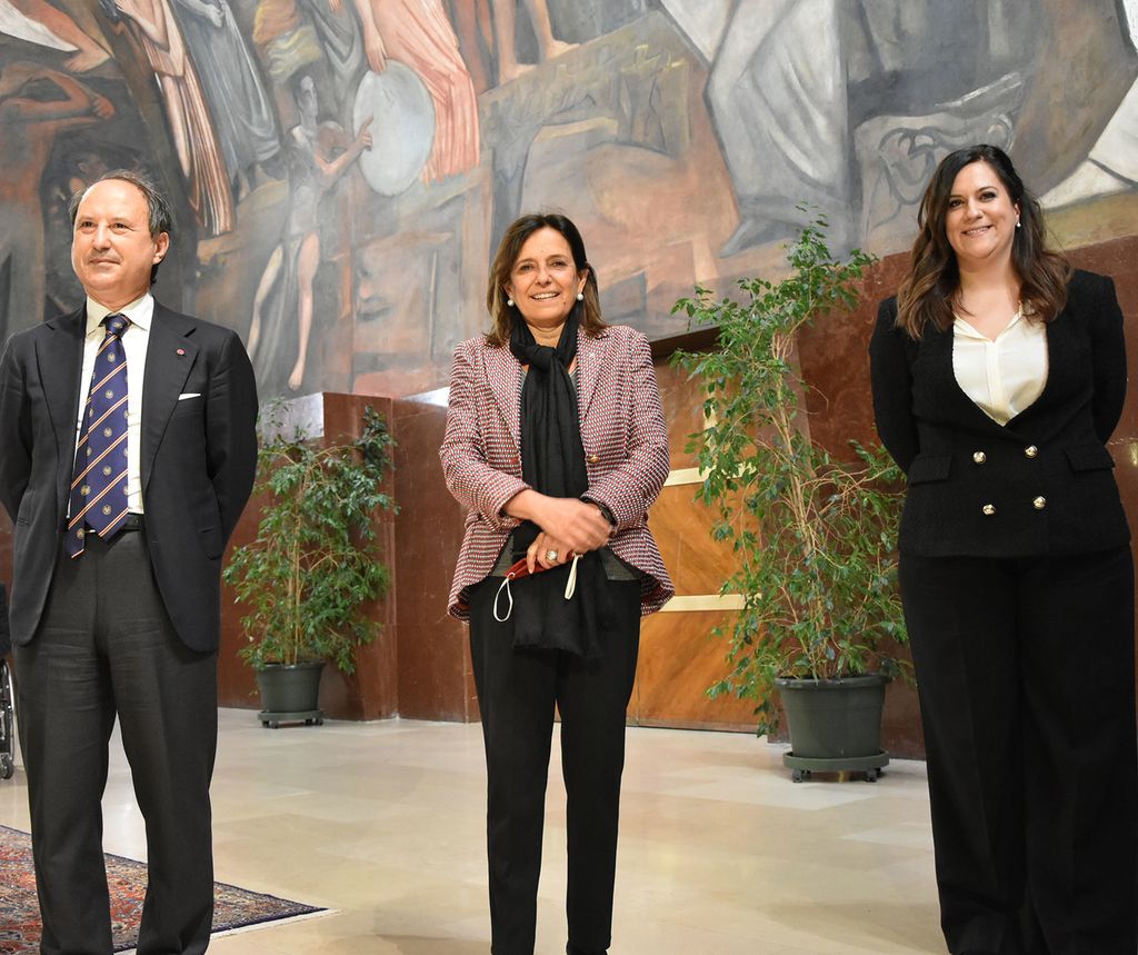 Erino Rendina, direttore Chirurgia Toracica Sant'Andrea, la rettrice della Sapienza, Antonella Polimeni, e la chirurga Cecilia Menna