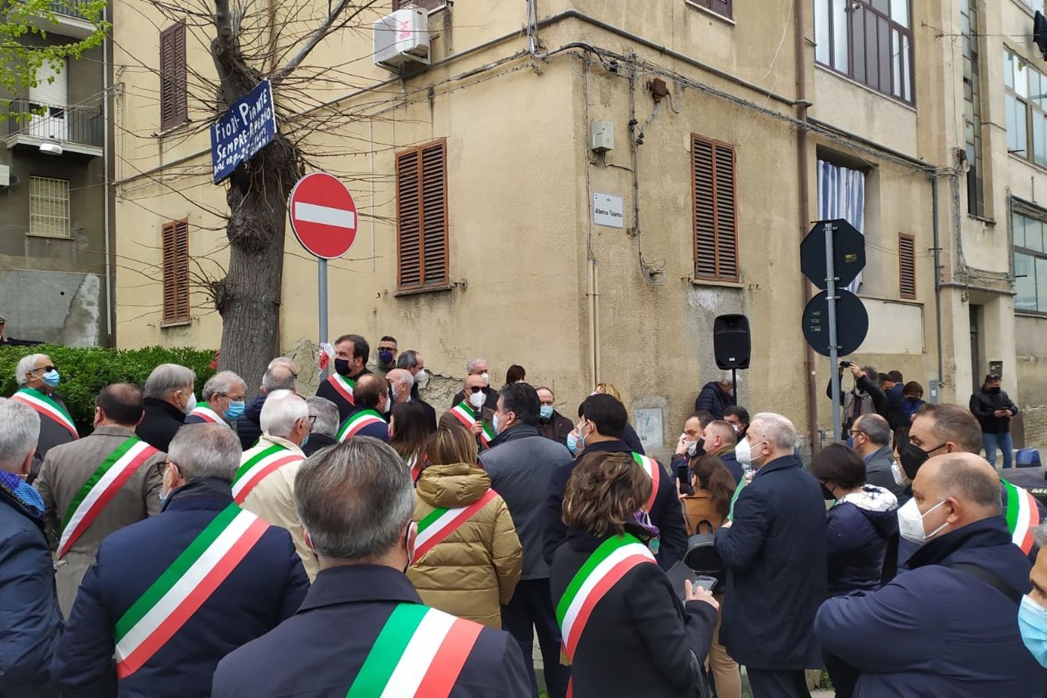 &nbsp;Decine di sindaci al sit-in per una sanit&agrave; migliore in Calabria