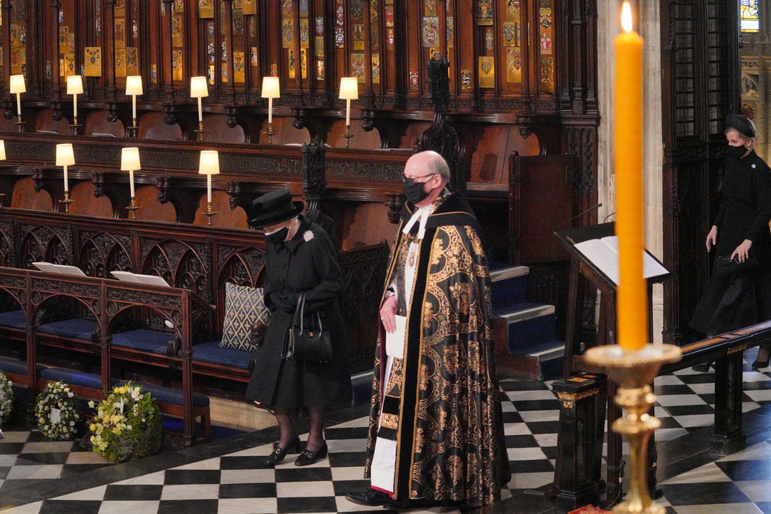 La regina Elisabetta ai funerali del principe Filippo