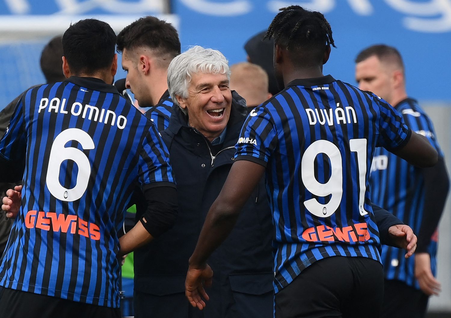 Gian Piero Gasperini festeggia con l'Atalanta dopo la vittoria sulla Juve