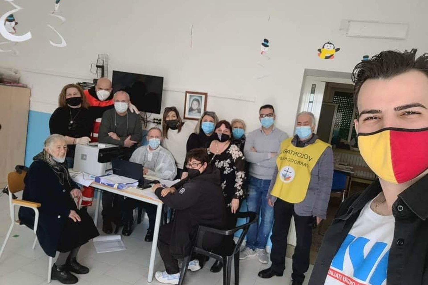 &nbsp;Nonna Vittorina al centro vaccini di Soveria Simeri (Catanzaro)