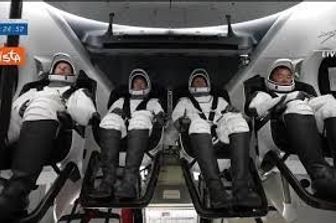 astronauti navicella spaziale space x crew&nbsp;dragon