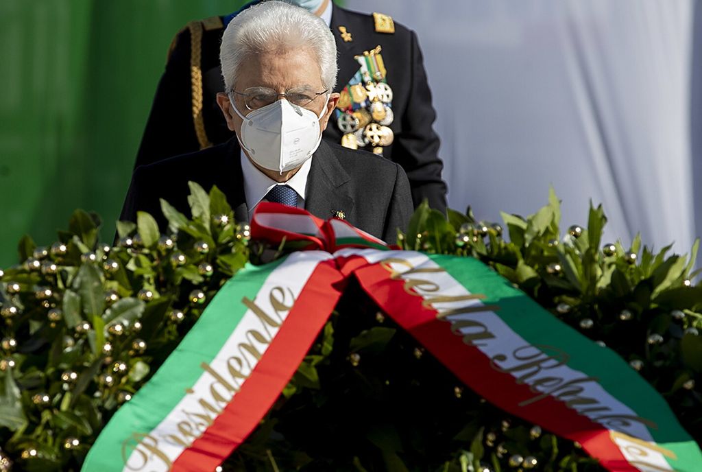 Sergio Mattarella all'Altare della Patria per il 25 aprile