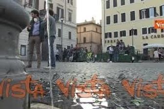 Aperitivo a Piazza Campo de&rsquo;Fiori assembramenti&nbsp;