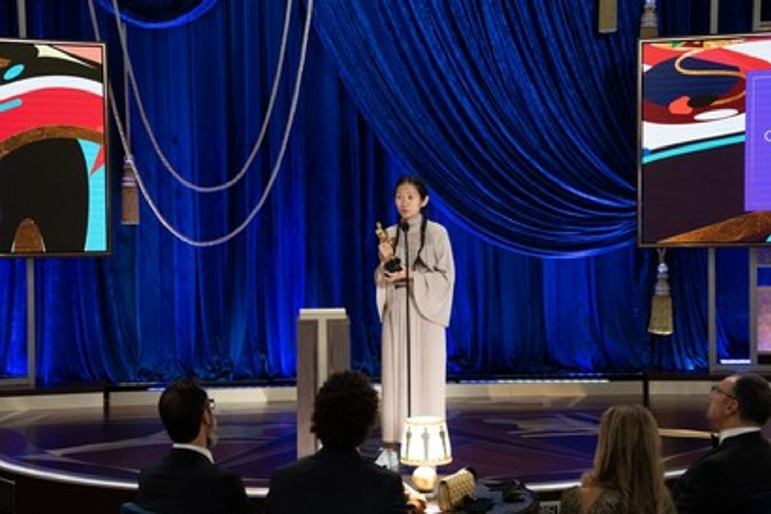 Chloe Zhao vince l'Oscar per la miglior regia e il miglior film&nbsp;